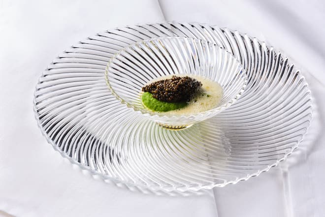 Signature Gericht: Lauchpüree, Kaviar, Braune Butter Werneckhof Sigi Schelling, München, Deutschland 2022