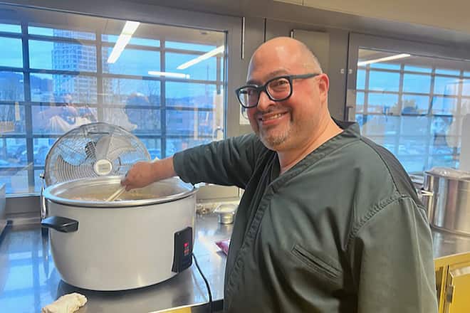 Antonio Colaianni kocht im Gefängnis Limmattal