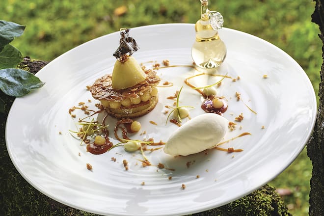 Karamellisierte Williamsbirne mit Mandelkrokant und Williamsglace Bernadette Lisibach Neue Blumenau Loemmenschwil