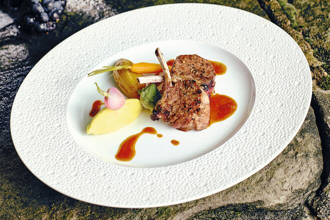 Lammkoteletts von den Salzwiesen mit Rosmarin Christophe Rod