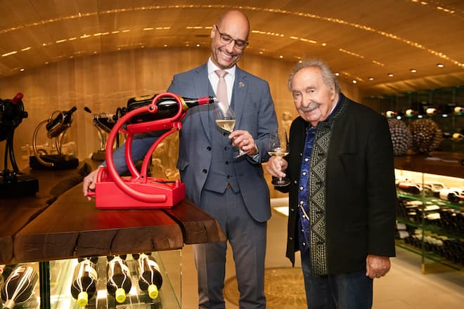 Migg Eberle, Präsentation seines Miggnum-Dekanters im Gasthaus zum Gupf, Rehetobel, 23. Oktober 2025, mit Chef Sommelier Stefan Schachner