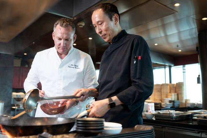 Peking-Ente, Buergenstock, Peking Duck gehackt und im Wok gebraten