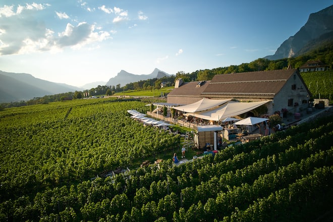 HO via Restaurant, Bylne BIXON creative studio