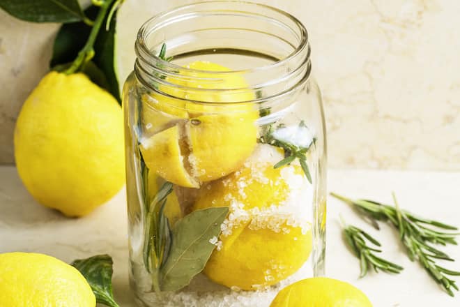 Salzzitronen au dem Buch «Gutes im Glas»