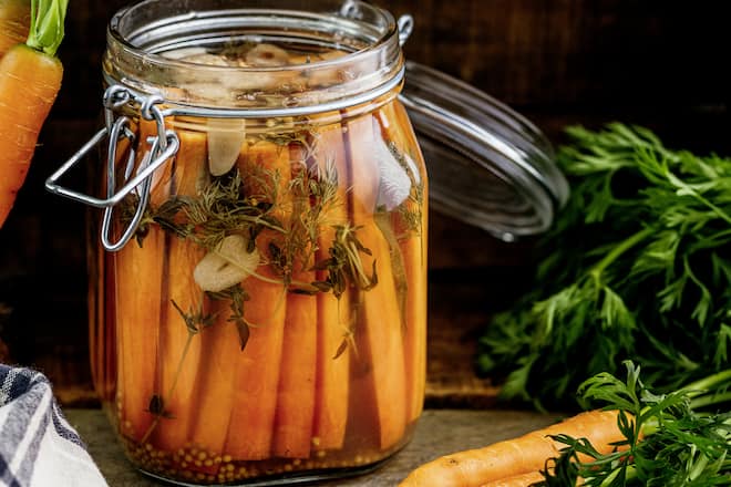 Fermentierte Rüebli aus dem Buch «Gutes im Glas»