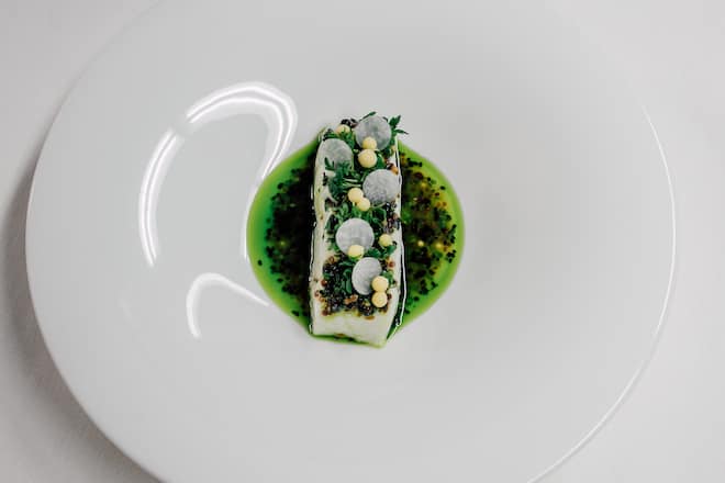 Bar de Ligne, Grünsaat-Vinaigrette und Senf (Heiko Nieder)