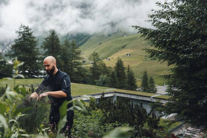 Hotel Vals 7132, Restaurant Silver, Chefkoch Mitja Birlo,Kräutergraten,Foto: Digitale Massarbeit, Tanja und Simon Kurt
