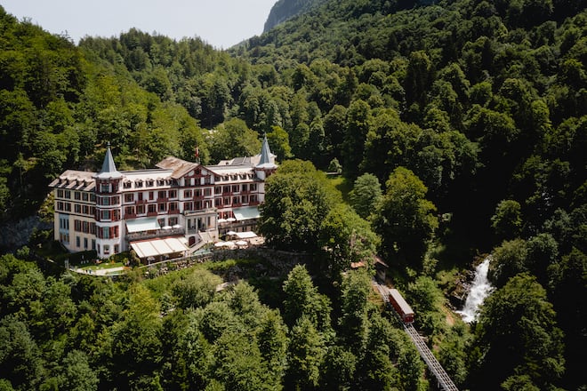 Grandhotel Giessbach Brienzersee Hotel von aussen 2022