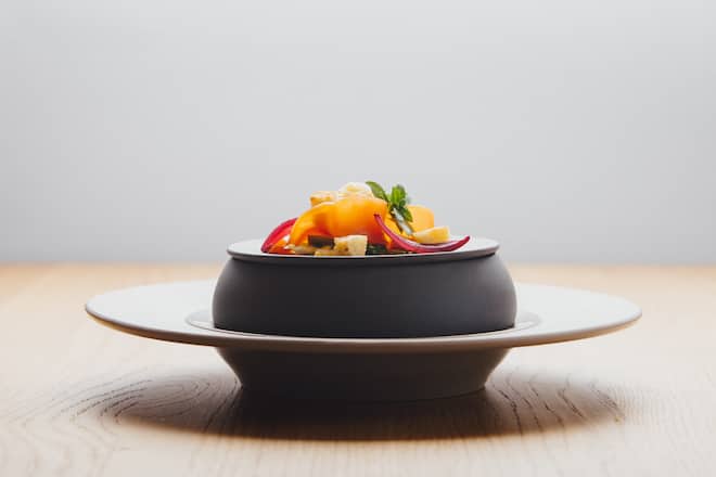 Fernando Michlig; Tenne Gluringen VS; Jeunes Restaurateurs und Jäger;Kürbissuppe mit hausgeräuchertem Lachs,Foto: Digitale Massarbeit