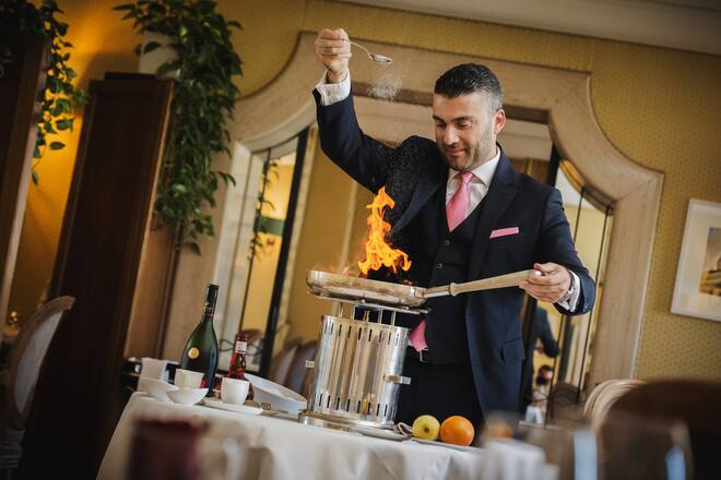 Maître Antonino & die Magie der Crêpe Suzette