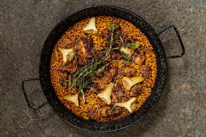 Arroz con pollo - Oscar de Matos, Chefkoch Maihöfli Luzern, kocht mit Luma Fleisch - Freitag, 29.1.2021 - Copyright Olivia Pulver