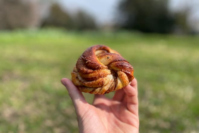 Roulé à la cannelle cinnamon roll Lausanne Zymi
