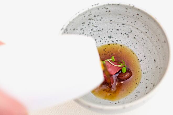 Thunfischbauch mit Dashi von Rolf Fliegauf Ecco on Snow