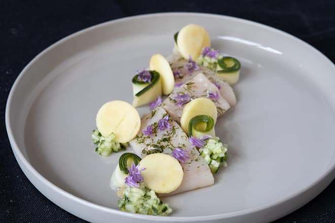 GRAVED SANDFELCHE, SAUERRAHM, GURKE, APFEL