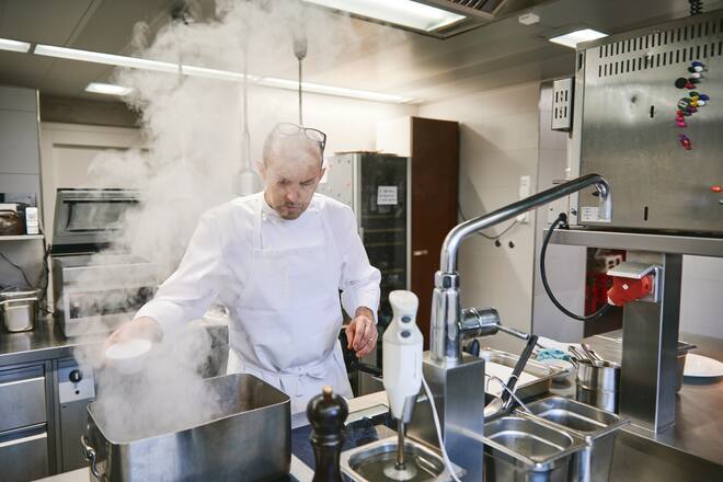 Brunner in der Küche