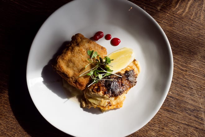 GM_Emmentaler_Cordon bleu (Kalb) mit Emmentaler AOP Extra, dazu Kartoffel-Kürbis-Gratin