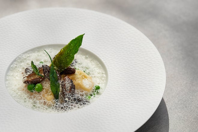 Bärlauch-Ravioli mit Erbsen und Morcheln Restaurant Le Murenberg in Bubendorf 2022