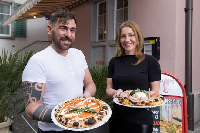 Pizzeria Negrini'Böni tranchiert'Pizzaiolo Fabio Negrini und Partnerin Anja KopinaFotografiert in Altdorf am 22.02.204