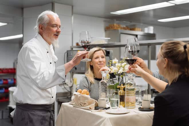 Christof Nienstedt, Küchenchef im The Grill im Beausite Zermatt - Kitchen around Tour - Zermatt Tourismus - Januar 2024 - Copyright Olivia Pulver