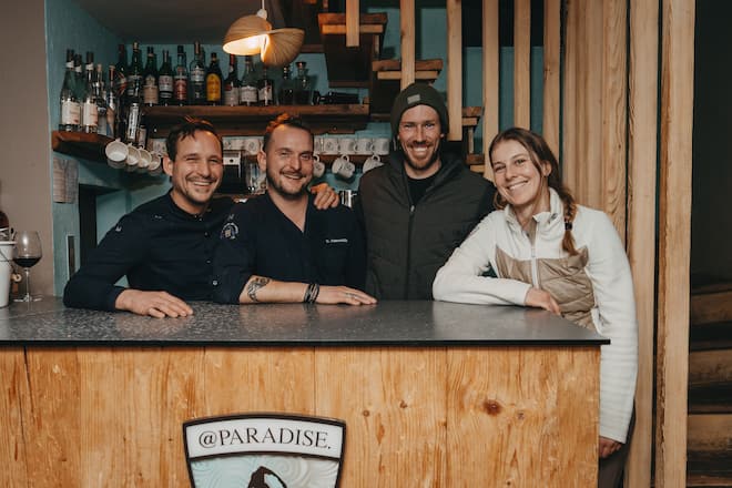 Team @paradise: Markus Pössenberger, Dominic Adamantidis, Elia Zurbriggen, - Horugüet Tour - Winter Edition - Taste of Zermatt - Zermatt Tourismus - Januar 2024 - Copyright Olivia Pulver