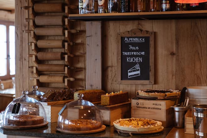 Kuchenbuffet - Alpenblick, Arosa - Beat Caduff & Hitsch Leu - 7. Januar 2022 - Copyright Olivia Pulver