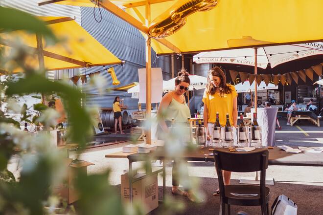 Kolumnistin und Weinexpertin Madelyne Meyer (Edvin) verantstaltet einen Weinabend/Markt mit Weinfrauen. - Weinkellerei Aarau - Freitag, 28.7.2019 - Copyright Olivia Pulver