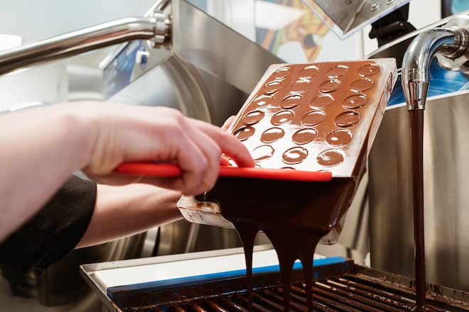 Löw Delights - Laura & Fabia produzieren ihre eigene Schokolade hier in Zürich. Bio, fairtrade und die Spezialität ist vegane Schokolade.- Donnerstag, 7.3.2019 - Copyright Olivia Pulver