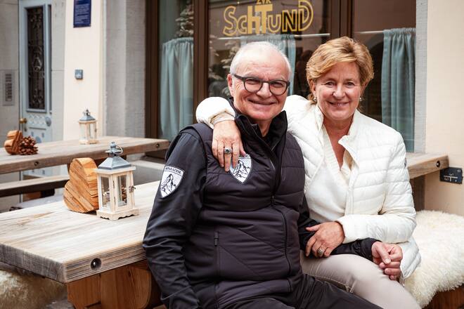 Vrony und Max Cotting-Julen - Vrony und Max Cotting-Julen stellen in Zürich ihr neuestes Konzept vor: das Restaurant At Paradise in Zertmatt. Serviert werden die bekannten Chez Vrony Klassiker und neue aufregende Fusion-Gerichte. Geführt wird die neue Beiz von Elia und Loredana Zurbriggen (Ex-Skirennfahrer) - 2.10.2020 - Copyright Olivia Pulver