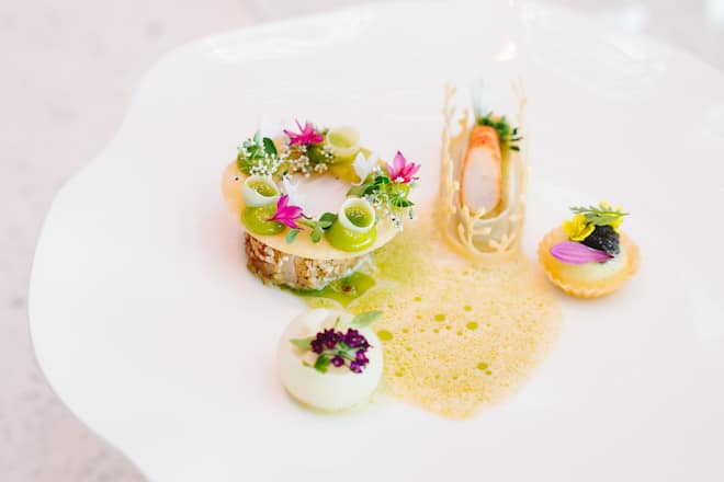 Fischgang von Ale Mordasini - Finale des Goldenen Kochs 2019 im Kursaal Bern. Die Finalisten Maximilian Müller, Kévin Vasselin, Alexandre Juton, Ale Mordasini, Lukas Schär und Victor Moriez kämpfen um den begehrten Pokal. Montag, 25. Februar 2019. Copyright Olivia Pulver