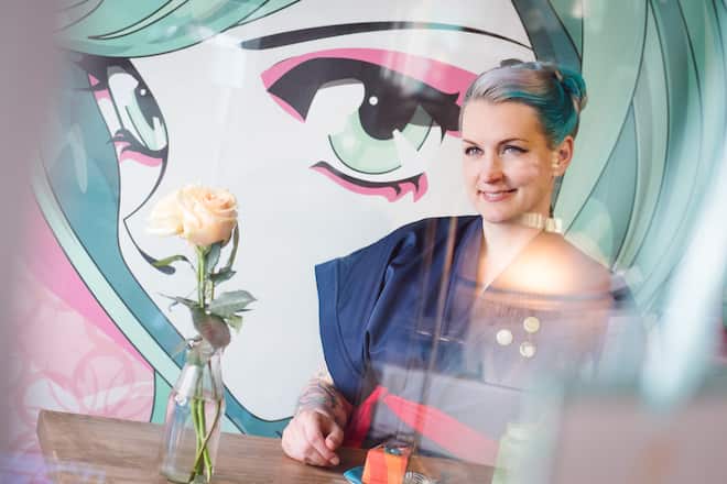 Sara Hochuli betreibt das Café Miyuko in Zürich, sie macht aussergewöhnliche Torten und bietet Brunch und Afternoon Tea an. Inspirieren lässt sie sich von Japan und  Manga Figuren. Für uns backt sie eine Aprikosen-Torte - Donnerstag, 4. Juli 2019 - Copyright Olivia Pulver