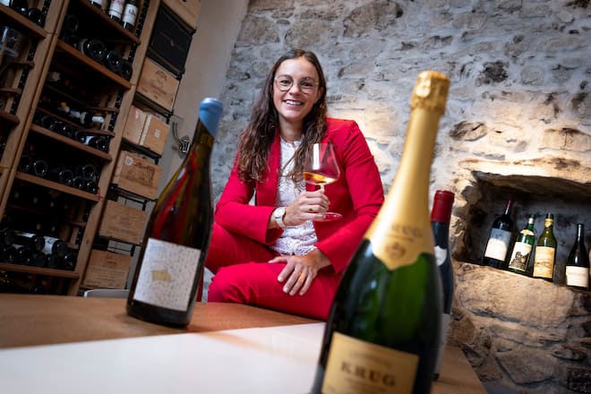 Charline Pichon: bordeaux, piano, abdos Charline Pichon Sommelière de l'année 2026 et cheffe sommelière au restaurant de l'Hôtel de Ville de Crissier