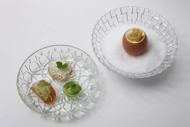 LUGANO, 06.05.2019 - Uovo - Porro / Tacco - Coregone / Cetriolo - Jalapeno / Chip di spezie - Prezzemolo. S. Pellegrino Sapori Ticino 2019 'Young Talent Night': Claudio Bollini meets Silvio Germann (Igniv By Andreas Caminada, Grand Resort Bad Ragaz) at Seven Lugano The Restaurant, Lugano.copyright by www.steineggerpix.com & www.saporiticino.ch 2019 / photo by remy steinegger+++ no resale / no archive +++