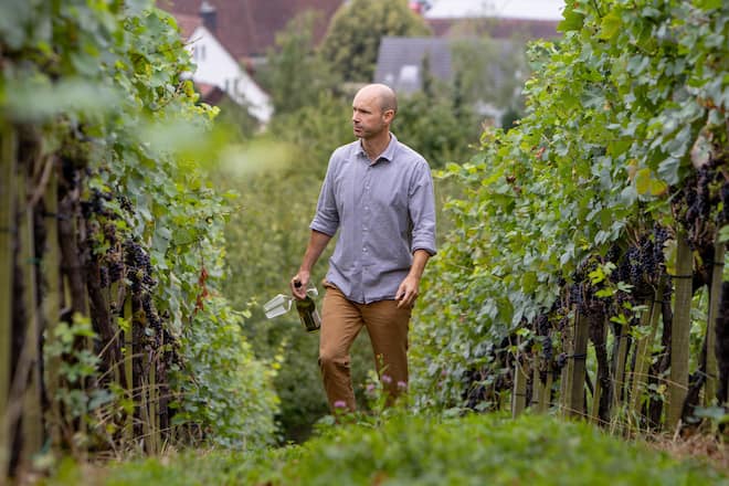 Coopzeitung 2024 KW39 TG JubilaÌum Mondovino Shooting in Maisprach BL Jan Schwarzenbach Weinbau Winzer Reben Wein