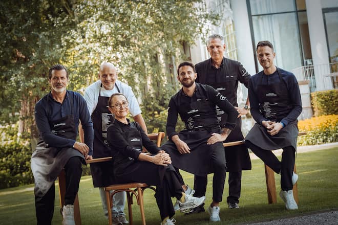 Fünf 19-Punktechefs an der GaultMillau Garden Party: v.l. Andreas Caminada, Marcel Skibba, Marco Campanella, Tanja Grandits und Heiko Nieder. und Philippe Chevrier - GaultMillau Garden Party 2026 - 9. August 2026 - Copyright Name Fotograf