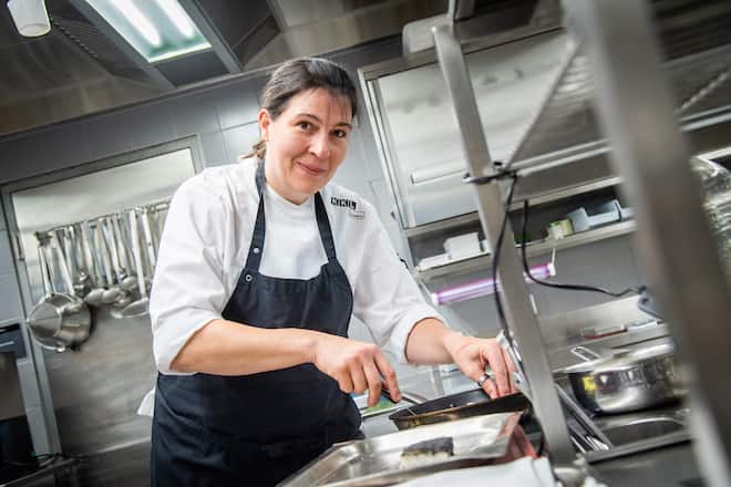 Michele Meier Rest. RED, KKL 2019: Valentin Jung (Chef de Partie), Sidney Waldispühl (Sous-Chef), Michele Meier (Küchenchef), Marcel Eidam (Chef de Partie), Christian Gujan (Leitung), Warada Wanthan (Chef de Partie), Nicole Stettler (Chef de Rang)