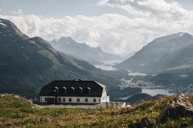 Muottas Muragl restaurant avec vue aux Grisons