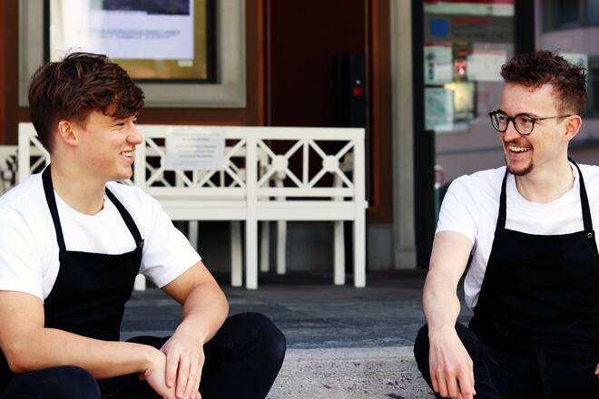 Brotgeist Pop-up Exer von Charlie Aggett und Moritz Katz mit Smörrebröd