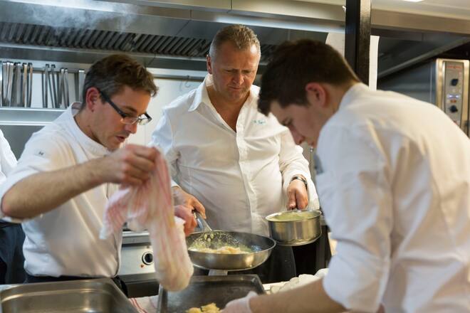 Peter Knogl MS Excellence Queen