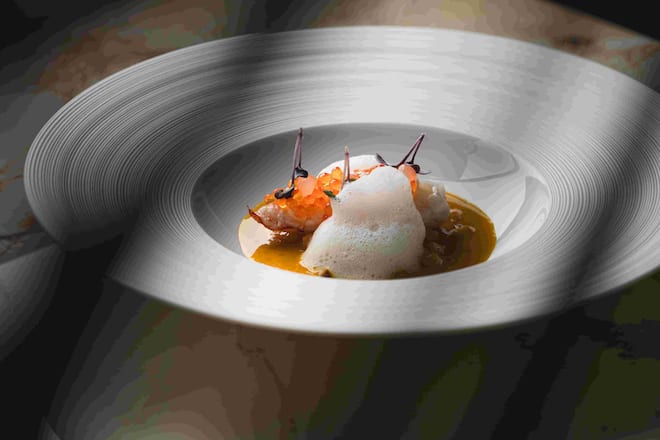 Langoustine poêlée, lard sec du Valais, sauce Butternut au ras el-hanout