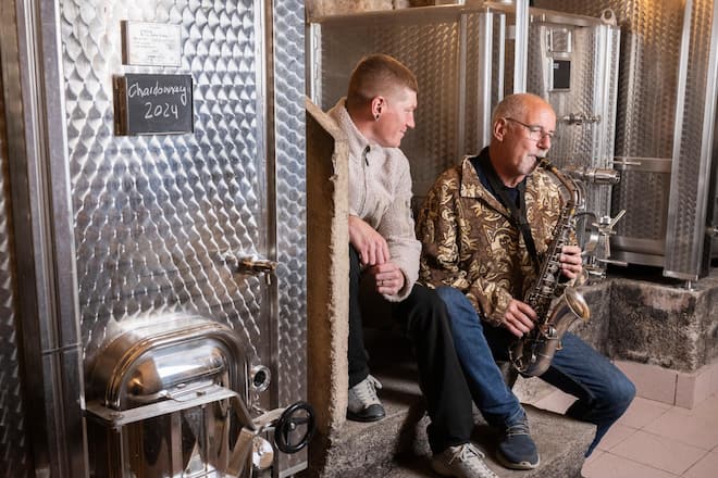 Domaine Vitis Musicalis, famille Chollet. Bourg-en-Lavaux.Stéphane et son beau père Alain Chollet