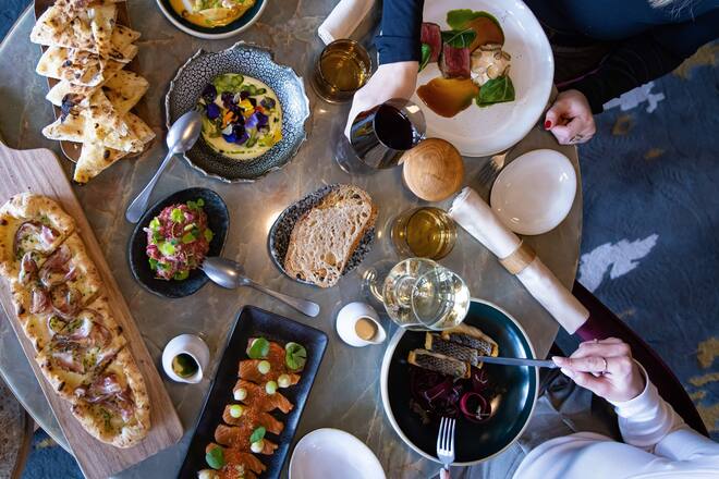 Le Wild Cabin (14/20) du Six Senses à Crans-Montana passe de la cuisine internationale aux plats à partager.