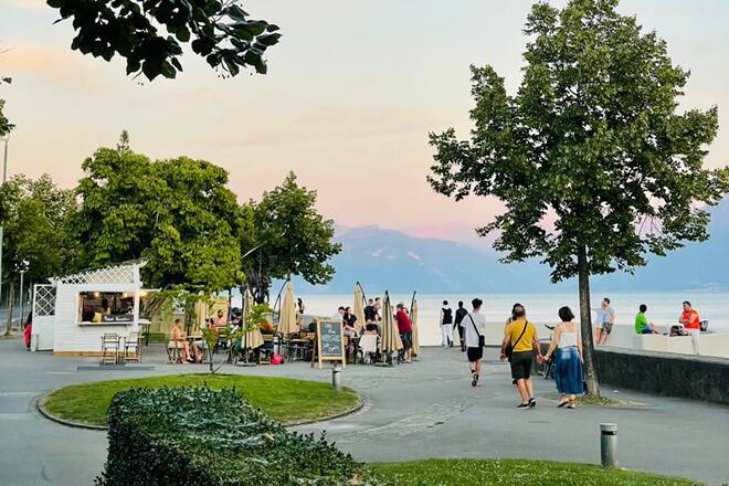 Côté Lac buvette Lausanne Léman terrasse lac recadrée