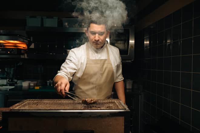 München Report Küchenchef Tohru Nakamura im Restaurant Tohru in Schreiberei München