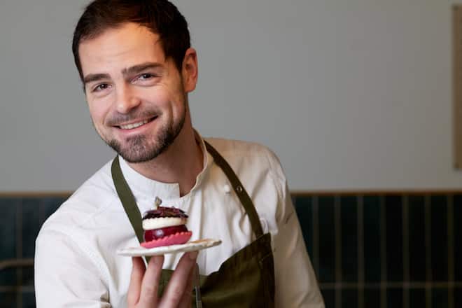 Trois pâtisseries violettes 8 mars GaultMillau Magazine Thibaut Honajzer Dominique Costa Jérémy Ramsauer