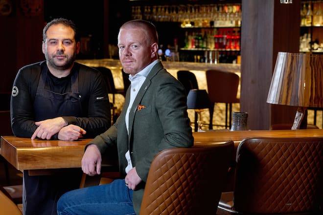 António Ferreira da Silva und seine 37 Köche Zermatt, le 16 décembre 2025,Hôtel Schweizerhof du groupe Rebier nous présente ses 4 restaurants avec le chef exécutif des restaurants Antonio Ferreira Silva et Yann Favre directeur de lâHôtel © sedrik Nemeth