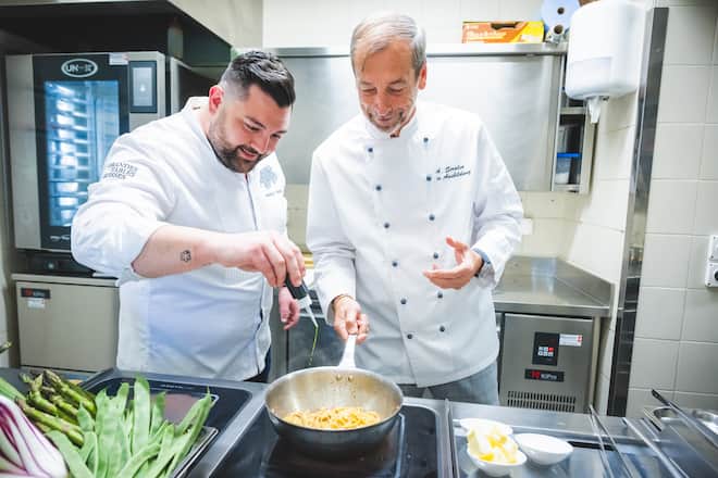 Alessandro Seralvo kocht mit Federico Palladino im Restaurant Cuntitt.