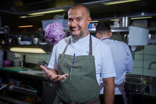Vevey, le 1er Septembre 2019, Hôtel des 3 couronnes, Lionel Rodriguez accueille dans sa cuisine le chefs Franck Giovannini et Vladimir Mukhin, chef Moscovite. © sedrik nemeth