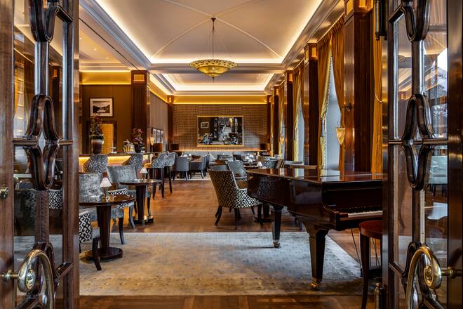 Antons Bar Hotelhalle