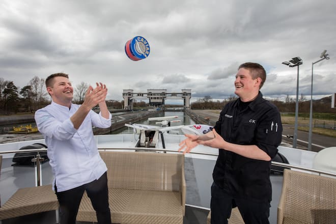 Christian Kuchler (schwarz) mit Stefan Heilemann (weiss)