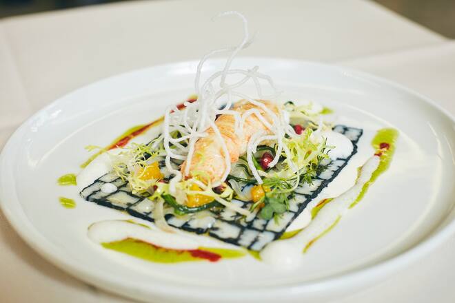 Calamares-Mosaik mit Felsenhummerschwanz, Fenchel und Mönchsbart, Restaurant Gustav, Gustav-Gull-Platz 5, 8004 Zürich, am 20.04.2017 / Foto Lucian Hunziker